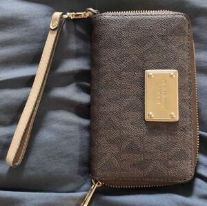 Michael Kors wristlet wallet